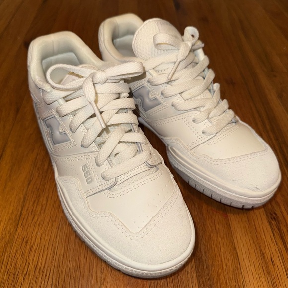 New Balance 550 Women’s 7 - Picture 2 of 6